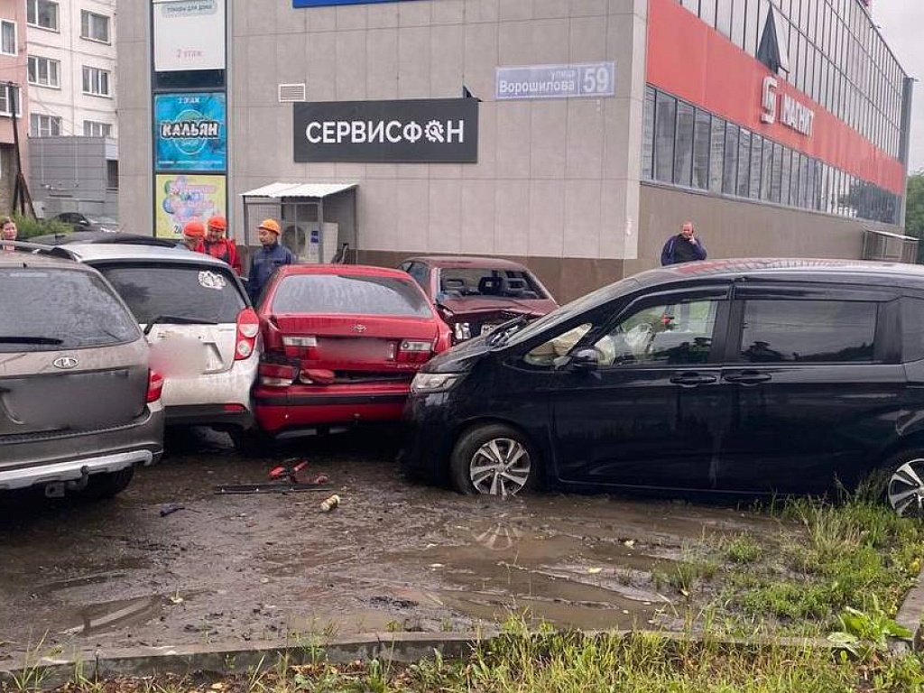 Восемь машин столкнулись на северо-западе Челябинска