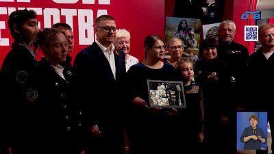 Алексей Текслер передал семье из Снежинска личные вещи бойца, погибшего в 1944-м