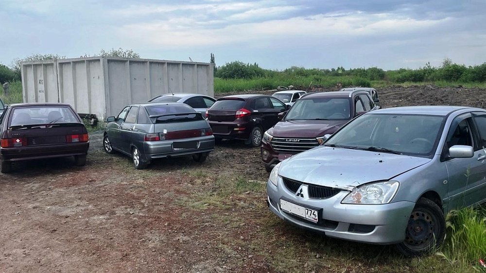 В Копейске 13 конфискованных автомобилей отправили на передовую