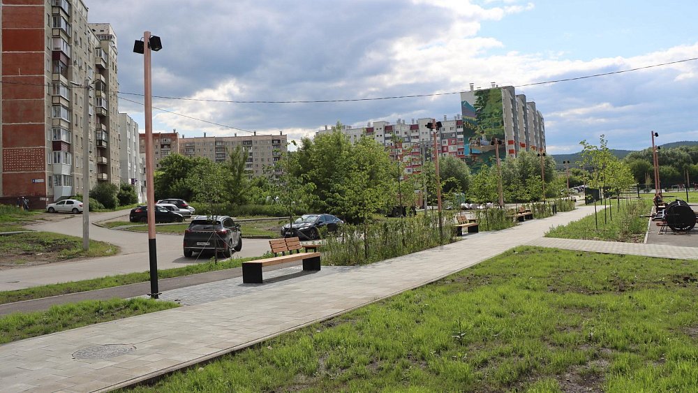В Миассе благодаря нацпроекту появился сквер «Семейный»