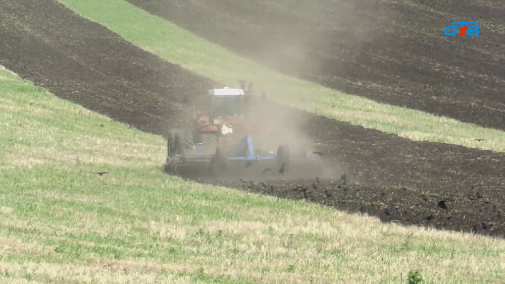 На поля Верхнеуральского района вышли трактора с искусственным интеллектом