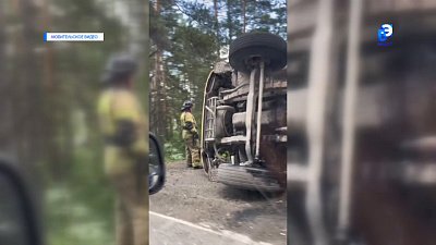 В Миассе нетрезвый водитель перевернул грузовую машину