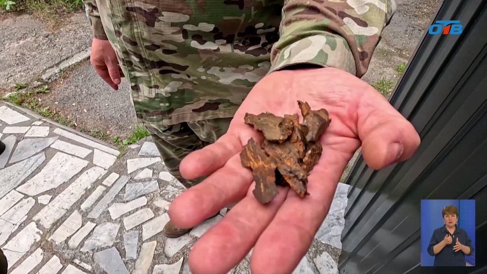 Ветеран СВО передал музею боевой славы экспонаты