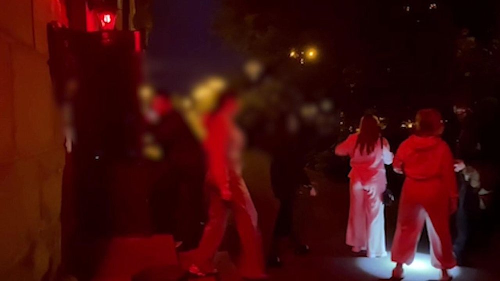 В Магнитогорске сотрудниц спа‑салона доставили в полицию