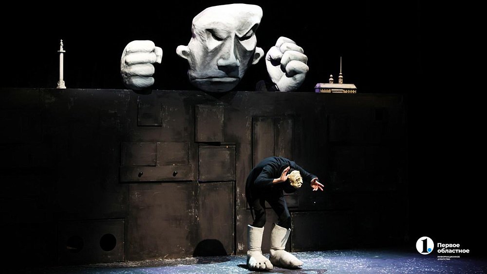 Трагичные судьбы маленьких людей показал челябинцам Екатеринбургский театр кукол