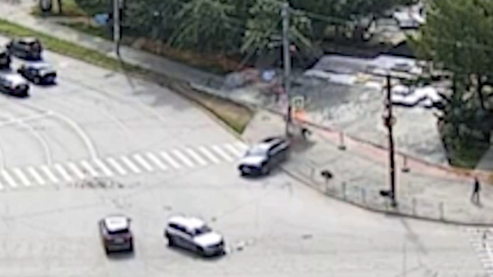 Забор с кашпо ранил пешехода после ДТП в Челябинске