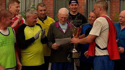 Челябинец отпраздновал 88-летие на футбольной площадке