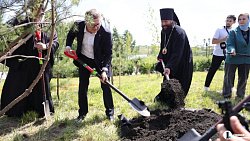 Губернатор Алексей Текслер посетил отреставрированный Свято-Троицкий собор