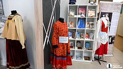 В Челябинске ко Дню семьи показали 100‑летнее платье невесты