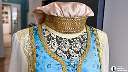 В Челябинске ко Дню семьи показали 100‑летнее платье невесты