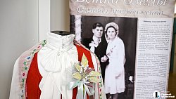 В Челябинске ко Дню семьи показали 100‑летнее платье невесты