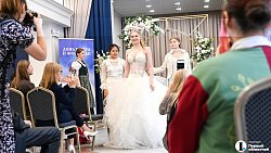 В Челябинске ко Дню семьи показали 100‑летнее платье невесты