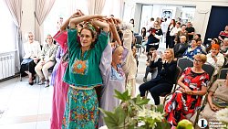 В Челябинске ко Дню семьи показали 100‑летнее платье невесты