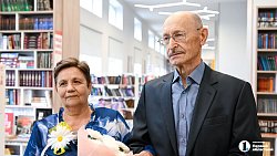 В Челябинске ко Дню семьи показали 100‑летнее платье невесты