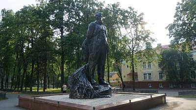 Памятник академику Курчатову в Озерске стал объектом культурного наследия