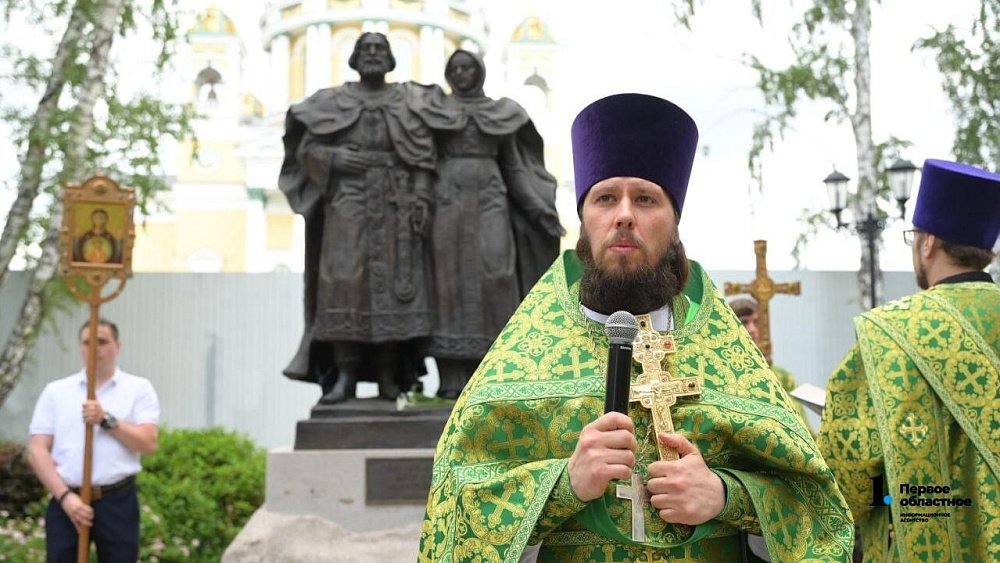 В День семьи, любви и верности в Челябинске состоялся крестный ход к памятнику покровителей брака