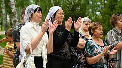 В День семьи, любви и верности в Челябинске состоялся крестный ход к памятнику покровителей брака