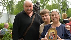 В День семьи, любви и верности в Челябинске состоялся крестный ход к памятнику покровителей брака