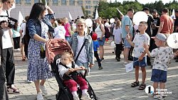По Челябинску 8 июля прошел парад семей