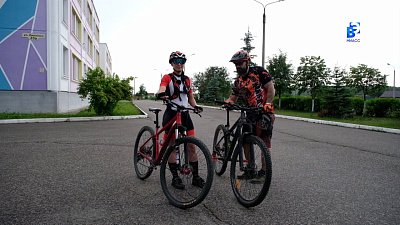 Семья из Миасса покоряет Алтай на велосипедах