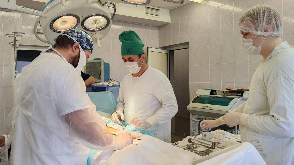 В Долгодеревенском хирурги впервые восстановили отток желчи 80‑летнему пациенту