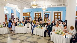 Алексей Текслер вручил медали «За любовь и верность» супружеским парам