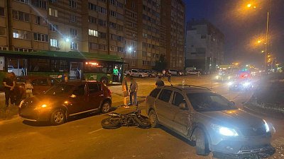 В Челябинске 16‑летний водитель питбайка пострадал в ДТП с двумя авто