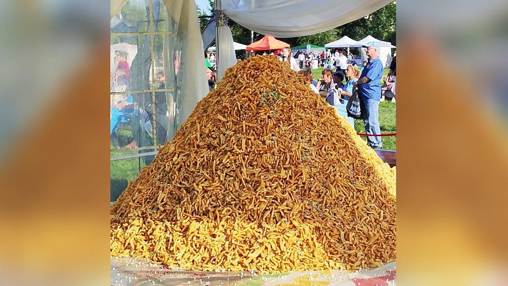 В Озерске на этнофестивале «ЗАМАН» приготовили чак‑чак весом 280 кг