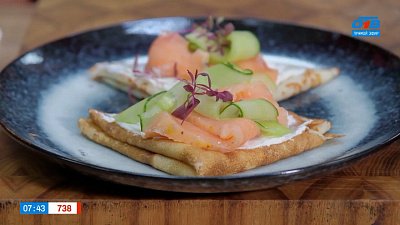 Блинчики с двумя видами начинки в рубрике «Завтрак с шеф-поваром»