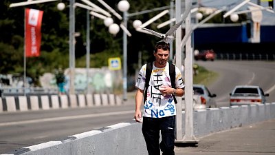 В Челябинске чайки нападают на прохожих в центре города