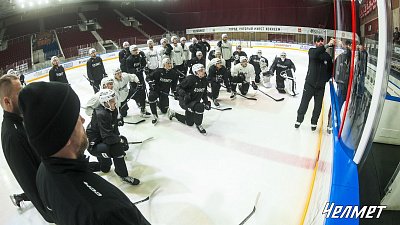 Челябинский клуб «Челмет» взял на первый предсезонный сбор 35 хоккеистов