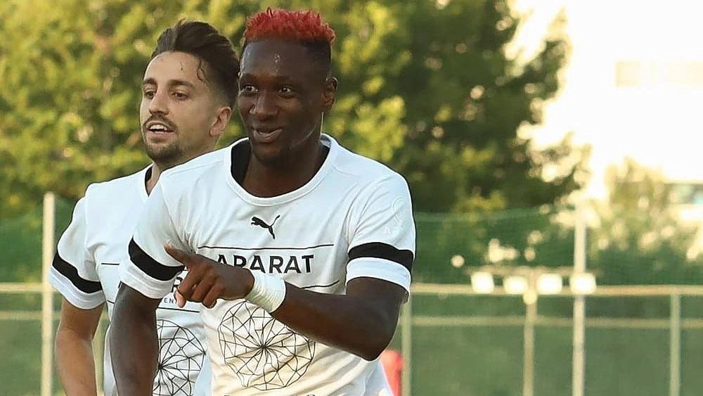 Футбольный клуб «Челябинск» купил суперфорварда из Африки