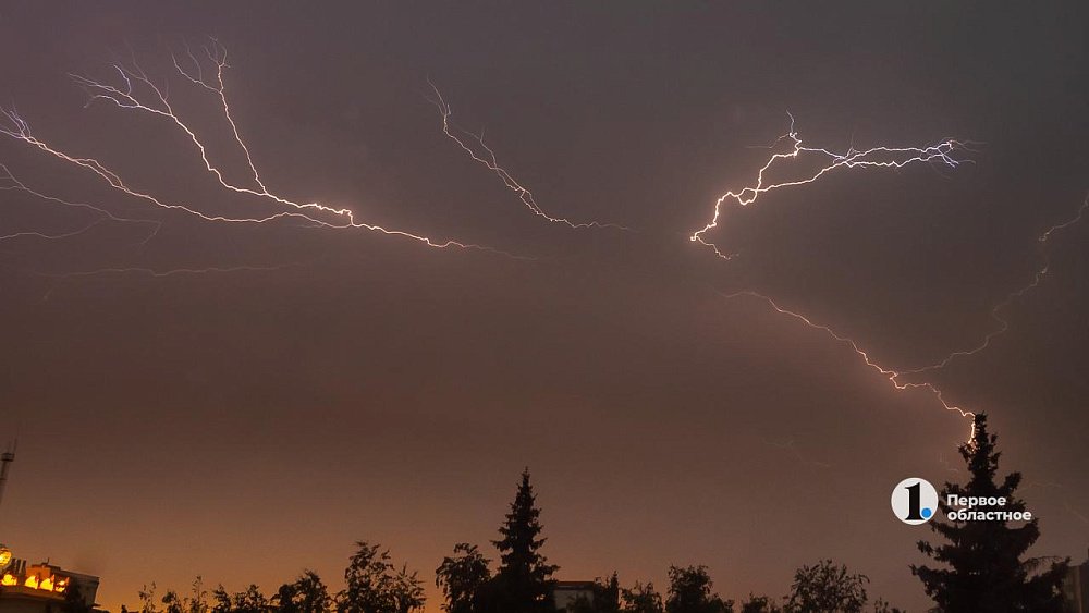 Как укрыться от молнии во время отдыха у воды