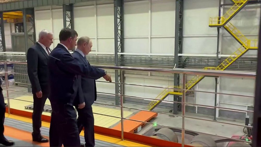 Владимир Путин запустил на ММК машиностроительное производство