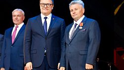 Алексей Текслер вручил металлургам Магнитки государственные и региональные награды