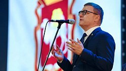 Алексей Текслер вручил металлургам Магнитки государственные и региональные награды