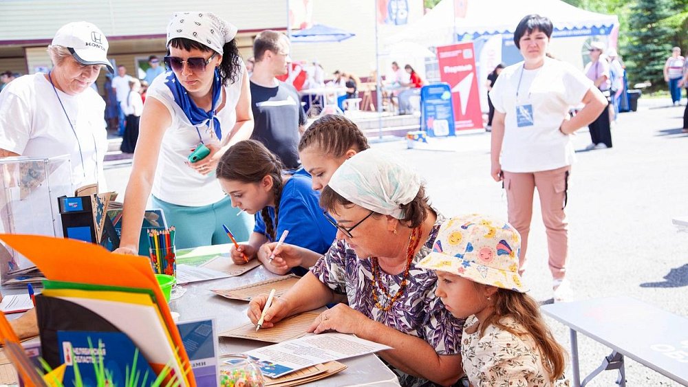 Фестиваль «Челябинская область — большая семья» побывал в Локомотивном