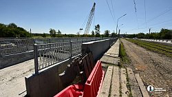 Алексей Текслер проверил начало ремонта моста по улице Черкасской