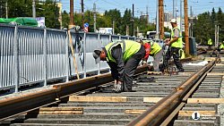 Алексей Текслер проверил начало ремонта моста по улице Черкасской