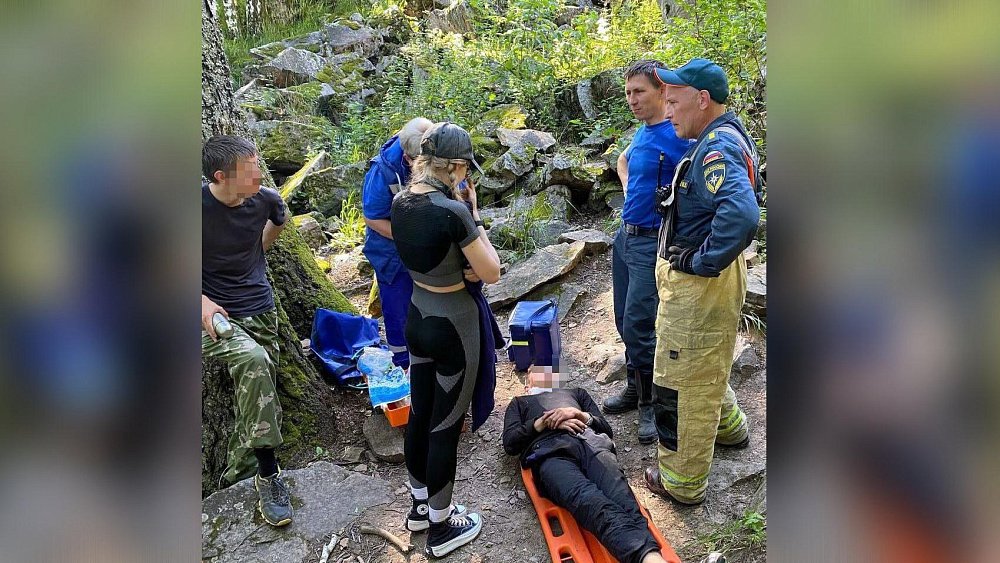 В Челябинской области туриста госпитализировали после падения со скалы