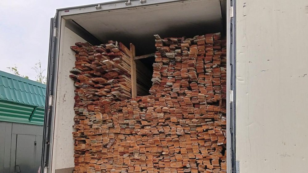 Челябинские таможенники поймали уральца на контрабанде леса