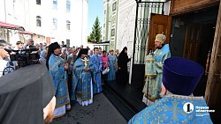 В храмах Челябинской епархии сегодня празднуют день Казанской иконы Божией Матери