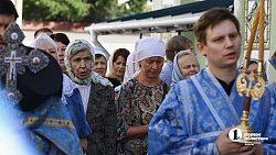 В храмах Челябинской епархии сегодня празднуют день Казанской иконы Божией Матери