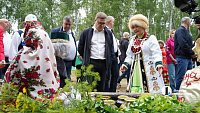 Алексей Текслер работает на Дне поля в Чебаркульском районе