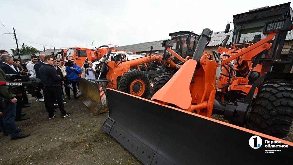 Новая техника в Еткульском округе позволит за сутки очищать все дороги от снега