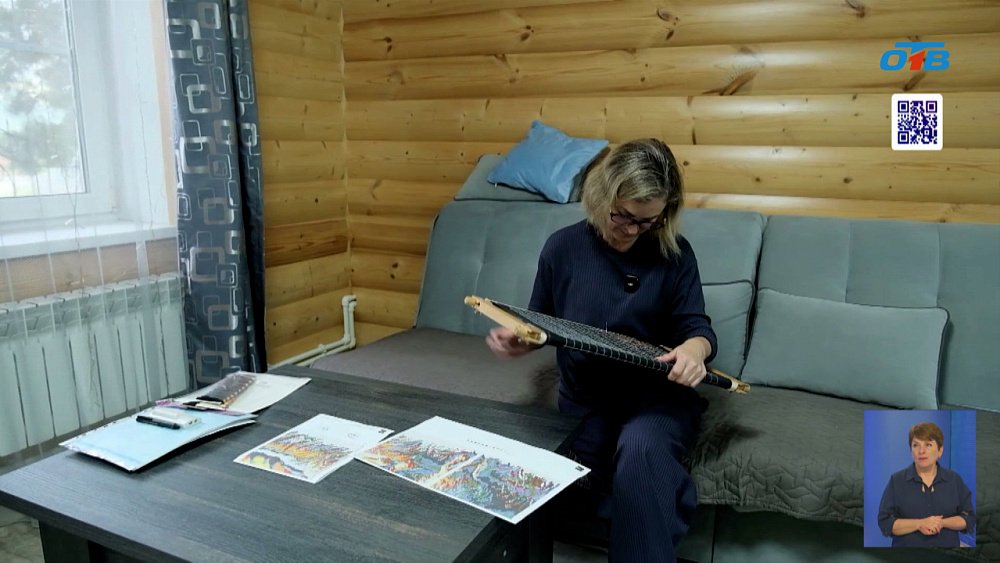 Мастерица из Копейска вышивает картины крестом и бисером