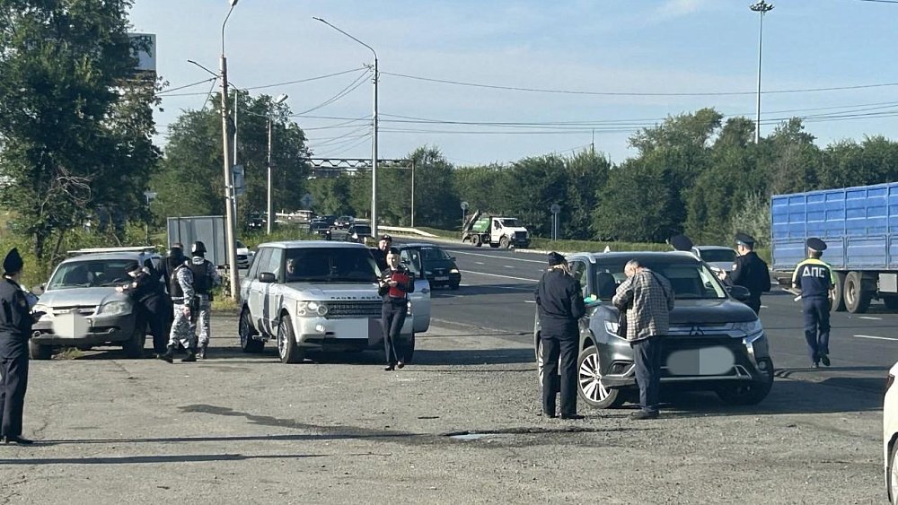 Челябинец погасил миллионный долг по алиментам на обочине дороги