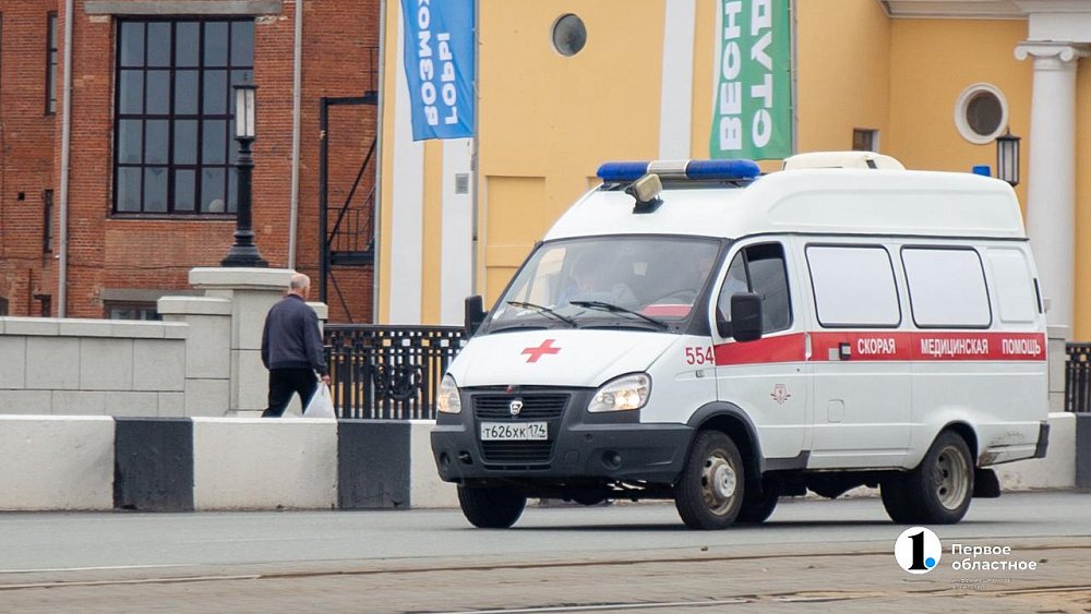 В Челябинске такси залетело под грузовик, пострадала пассажирка