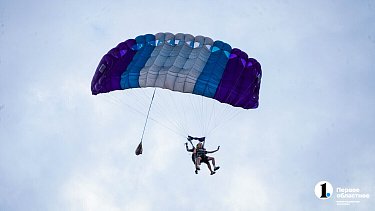 Поздно искать туалет, если облака уже под ногами — что еще нужно знать о прыжках с парашютом