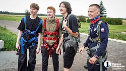 Поздно искать туалет, если облака уже под ногами — что еще нужно знать о прыжках с парашютом